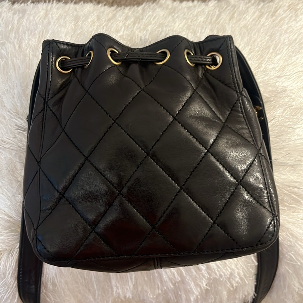 CHANEL Black Quilted Shoulder Bag with Gold Hardware - Picture 3 of 5